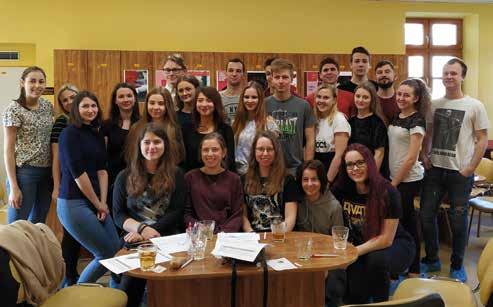 HLÁSKA 05/2019 Aktuality Gymnazisté darovali pětadvacet litrů krve Studenti Mendelova gymnázia navštěvující biologický seminář vedený profesorkou Barborou Bitomskou spustili svou kampaň Daruješ? Ne?