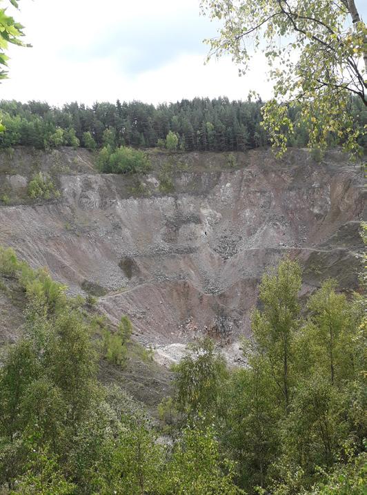 Minulost a současnost jámy Huber Huberův peň, mezi mineralogy známá jako Hubr, se řadí mezi nejzajímavější geologické lokality Sokolovska.