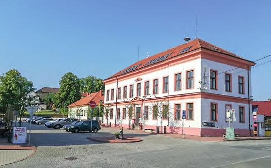 ZÁKLADNÍ ŠKOLA LESK A BÍDA SKALICKÉ ŠKOLY Skalická škola sídlí v honosné budově z přelomu minulého a předminulého století a ve výstavnosti soupeří s místní radnicí, která je sice podstatně starším