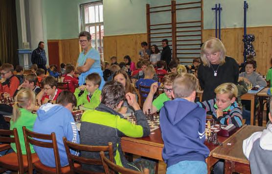 ŠACHY Chvíle soustředění v zaplněné v sokolovně. Rok 2012 přinesl další zlom, poprvé přestali převažovat neregistrováni hráči (účast poklesla tímto na 27).
