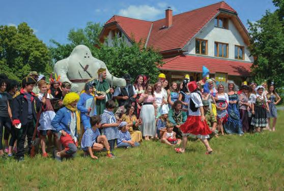 HRADEC SPOLEK ŽIVOT V HRADCI A OKOLÍ ANI V ROCE 2018 NEZAHÁLEL Aktivity v Hradci u Stříbrné Skalice každoročně začínají dubnovým čištěním Jevanského potoka, do kterého se náš spolek zapojil již před