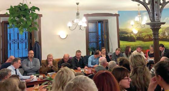 ZASEDÁNÍ ZO Z ustavujícího zasedání 6. listopadu 2018 v restauraci Na Radnici. Foto: Tomáš Bečka Byli také voleni členové finančního a kontrolního výboru.
