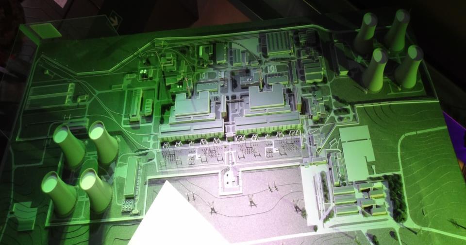 V informačním centru jsou umístěny modely a makety elektrárny. První reaktorový blok byl uveden do provozu v květnu 1985, poslední čtvrtý blok v červenci 1987.