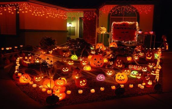 Historie a původ Halloweenu Slovo halloween je zkrácenina spojení All-hallow-even, což doslova znamená předvečer všech svatých.
