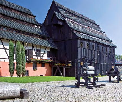 Dnes se lázeňský komplex, i díky jedinečné architektuře pavilonu Gočár a mnoha kulturním akcím, těší velkému zájmu veřejnosti. www.llb.
