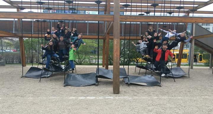 Rádi bychom vás pozvali na druhé vystoupení, které se bude konat 11. 5. 2019 v Betlémské kapli. Třetí a poslední vystoupení se uskuteční ve Wroclawi 18. 5. 2019. Projekt zpočátku vedla p.