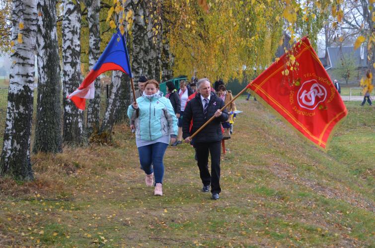Lípu jsme zakoupili v zahradnictví v Litomyšli a rozhodli jsme se zasadit ji v areálu našeho fotbalového hřiště.