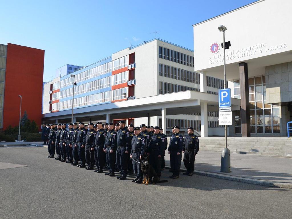 Režim, v jakém působili/působí příslušníci Policie České republiky: společná operace je řízena makedonskou policií, jejímž pokynům příslušníci Policie České republiky v průběhu vyslání podléhají,