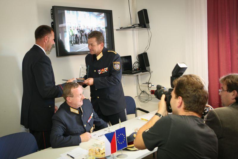 Společné centrum policejní a celní spolupráce s Polskem: V Choťebuzi a v Kudowě Słoně se nacházejí centra policejní a celní spolupráce s Polskem.