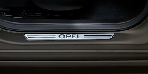 Hliníkový vzhled S logem Opel Sada 2 ks 13345214 01 64 087 Kč 1538 Nasedejte do auta stylově pomocí těchto prahových lišt.