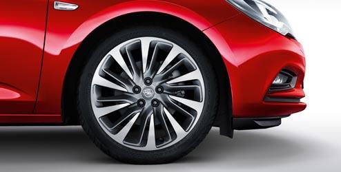 Disk z lehkých slitin 17" - 10 paprsků tvar V Disk z lehkých slitin 17" - 5 dvojitých paprsků - stříbrná Disk z lehkých slitin 18" - 10 dvojitých paprsků - Dvoubarevný 13451895 Kč 7301 Vysoce