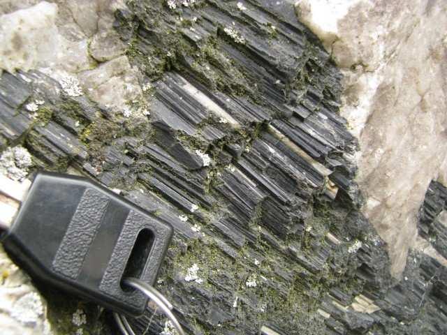 Foto 3 Detail turmalínových krystalů