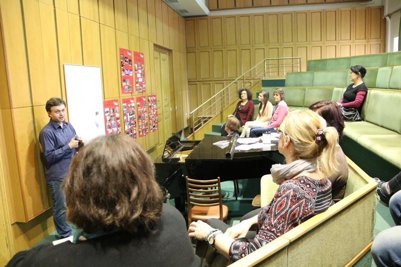 [16] Návštěva Filharmonie Brno v roce 2016 (hovoří dramaturg Vítězslav Mikeš) Jaroslava Škoulová (důchodkyně, dříve Městská knihovna Kyjov): ( ) Semináře se staly příjemnou tradicí pro setkání se s