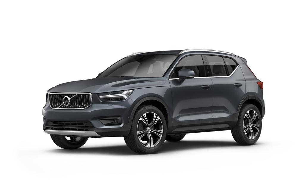 OBSAH Motorové varianty 2 Prodloužená záruka 5 Standardní výbava 6 Pakety 15 Audiosystémy a multimédia 18 Bezpečnost 20 Vnitřní volitelná výbava 22 Vnější volitelná