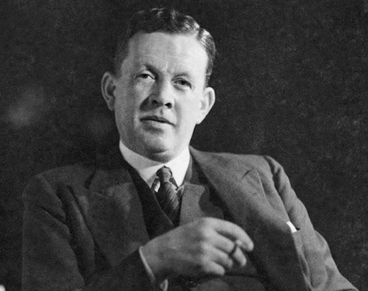 Britský generální konzul v Moskvě Robert Bruce Lockhart byl, jako většina profesionálních diplomatů, spjatý s tajnou službou. lotyšské vojáky, aby se ubezpečili, že jsou připraveni.