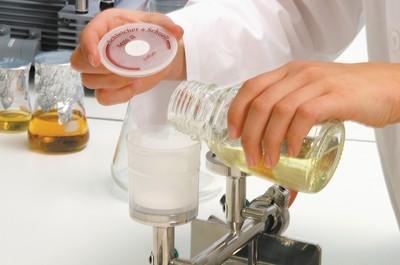 Mikrobiologické zkoušení nesterilních výrobků Kvantitativní stanovení aerobních mikroorganismů (bakterie, kvasinky, plísně) membránová filtrace (např.