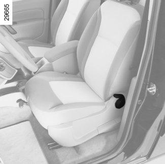 PŘEDNÍ SEDADLA (2/2) 6 Přední sedadla Funkční porucha (podle vybavení vozidla) V případě, že boční posuvné dveře nefungují, stiskněte páčku 6 dolů, držte ji v dolní poloze a současně sklopte opěradlo