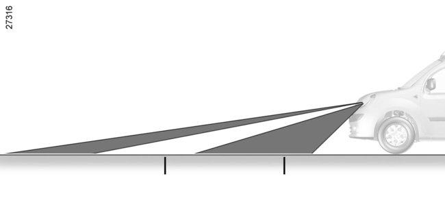ELEKTRICKÉ SEŘÍZENÍ VÝŠKY SVĚTELNÝCH KUŽELŮ 1 A B 100 m 50 m Kolečko 1 umožňuje seřídit výšku světelných kuželů v závislosti na stavu naložení vozidla.