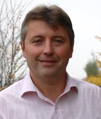 Jan PEŠEK Seniorní kouč HRM Klíčové výcviky a koučovací vzdělání Výcvik koučů 2 ročníky Manažer jako kouč - systemický koučink u sdružení trenérů a koučů Nadi Grosamové, Ivy Pondělíkové, Radvana