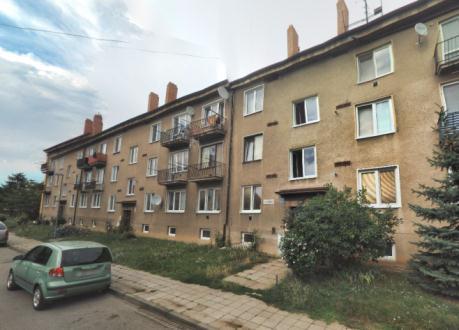 Cena: 25.125,63 Kč/m 2 Bodové zhodnocení dle míry shody: 2 obdobná jednotka situovaná v sousedním bytovém domě Prodej č. 4 Místo zveřejnění: KN Datum prodeje: 23. 8.