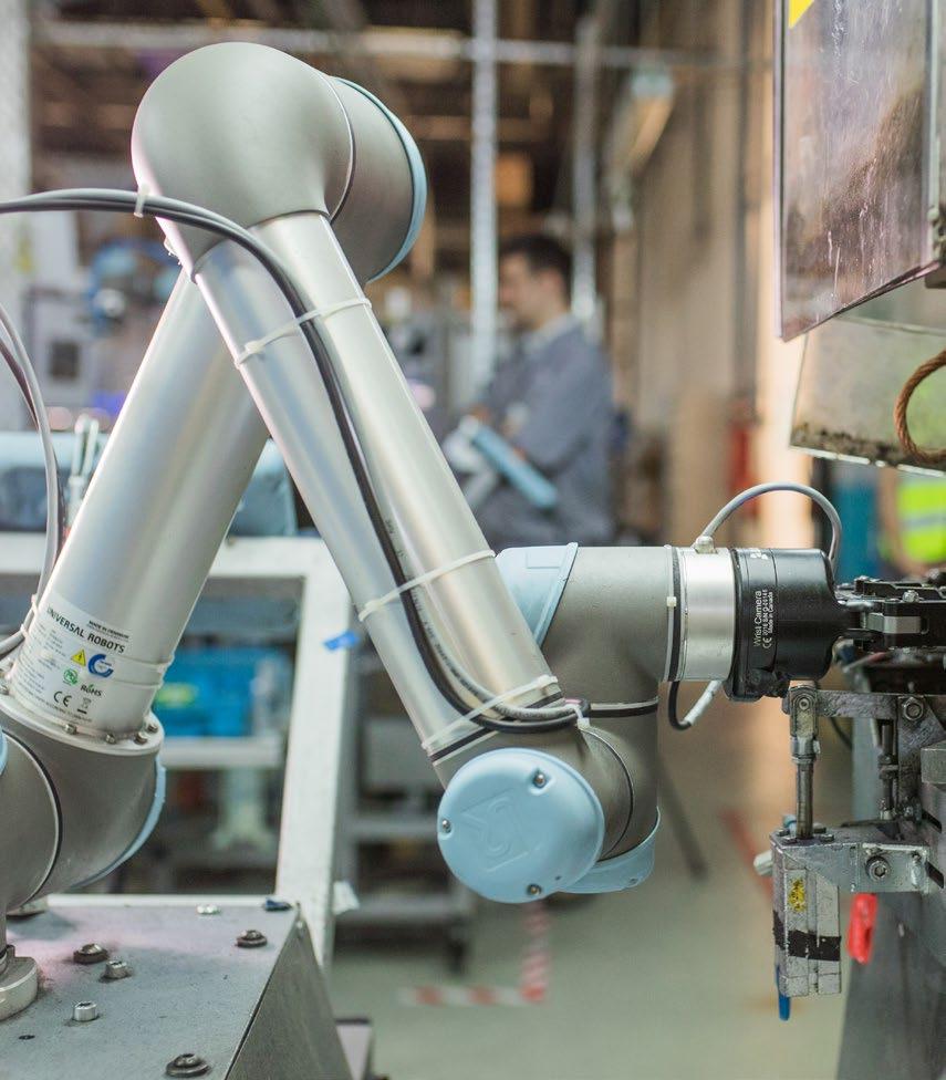 Jeden z největších globálních výrobců dveřních systémů se v rámci projektu automatizace rozhodl nasadit také roboty UR na širokou řadu výrobních operací spojených s