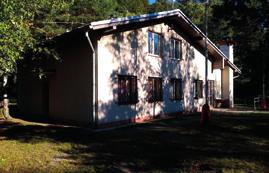 vel. 56 m, přízemí. Samostatný vstup, WC, parkování u domu. 7.000 /měs.