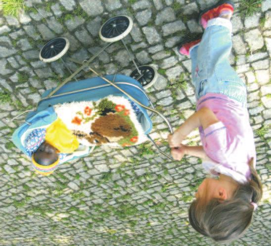 Typiska holca - typiski hólc Holcy hrajkaja sej radšo z klankami, su měrne a pomocliwe; hólcy hladaja za awtami, haruja a hawtuja rady.