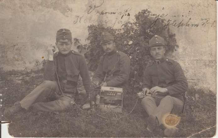 Josef Aron Příjmení: Aron Jméno: Josef Datum narození: 1893 Místo narození: Häring - Říčany, okres Žižkov Příslušnost k útvaru rakousko-uherské armády: pěší pluk 37 Datum úmrtí: 24.8.1916 Příčina úmrtí: Zemřel Místo úmrtí: Dütovlje, okres Lesana, Itálie Poznámka: Matrika polní nemocnice, svazek VII.
