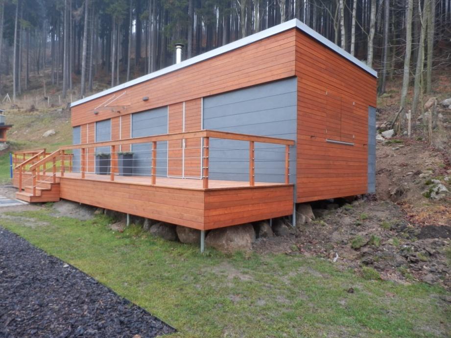 Zvláštní vybavení: Terasy, zastřešení terasy, markýzy nad vchodem, zelená