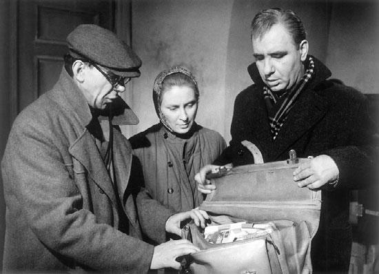 letí (Velké dobrodružství), vznikající dělnické hnutí (Vstanou noví bojovníci), první republiku (Případ doktora Kováře, Anna proletářka), nejčastěji pak okupaci (vedle Pasti později Hra o život,