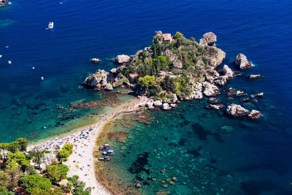 SICÍLIE největší ostrov ve Středozemním moři sídlo legendární mafie jedinná