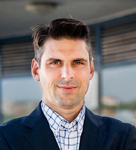16 // VEDENÍ SPOLEČNOSTI // COMPANY MANAGEMENT VEDENÍ SPOLEČNOSTI // COMPANY MANAGEMENT // 17 Vedení společnosti COMPANY MANAGEMENT Dalibor lamka alexej veselý františek šudřich jan kolařík výkonný