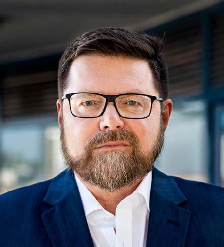 SA se specializací na investiční projekty ve střední a východní ředitel v Orco property group, a.s. a od roku 2010 působí oddělení, kde sbíral zkušenosti pro současnou pozici obchodního schvalování budoucích akvizic skupiny.