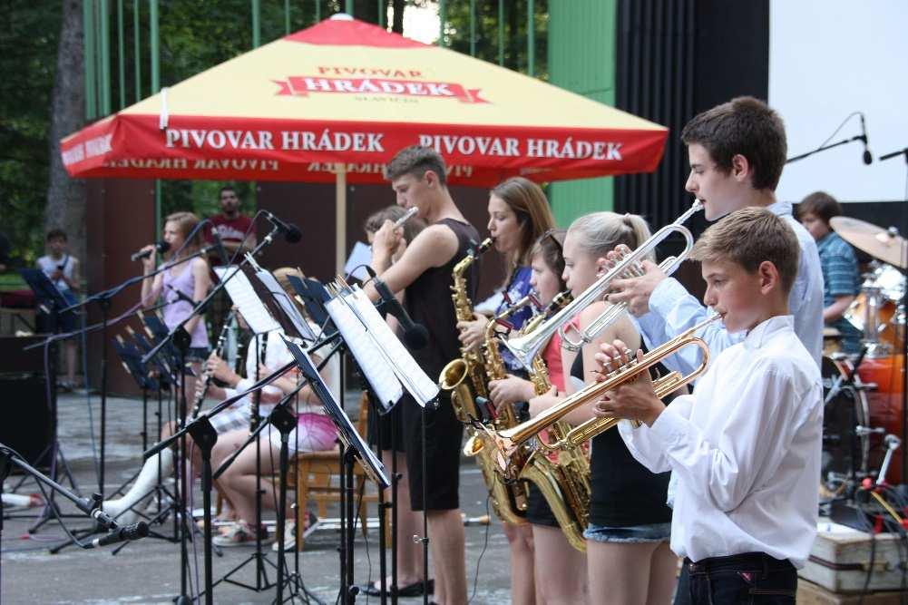 ZUŠ Slavičín ve spolupráci se ZUŠ Malenovice pořádá PROMENÁDNÍ KONCERT