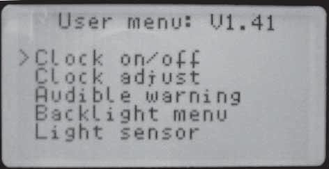 Uživatelské menu Prostřednictvím uživatelského menu () lze vyvolat tato menu: () hodiny (3) nastavení času (4) výstražný signál (5) podsvícení (6) světelný senzor 3 4 5 6 Vyvolání hlavního menu.