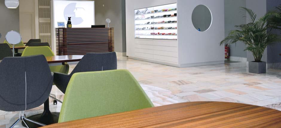 OBSAH 6 10 V centru Hradce Králové na začátku pěší zóny stojí ADÁMEK OPTIKA, která se do širokého bulváru vyjímá velkorysou výlohou a nerušeně nechává nahlédnout do svého moderního interiéru.