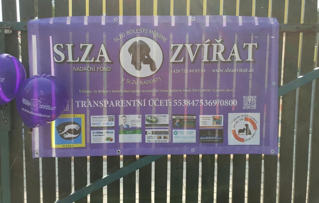 Máme umístěno i několik zapečetěných kasiček, kde nás může podpořit i široká