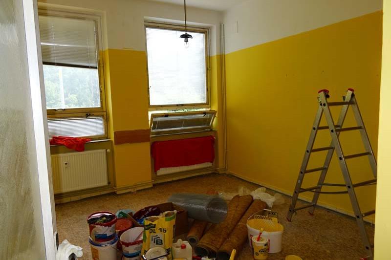 Naše činnost je nelehká i proto, že vše co pro kočky děláme, děláme ve volném čase. Každá chodíme do zaměstnání a svůj téměř veškerý volný čas se snažíme věnovat péči o opuštěné kočky.