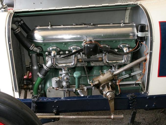 DVOUMÍSTNÉ VOZY 1920 1927 Obr. 3.9 Motor Delage 1,5 litru [31] 3.