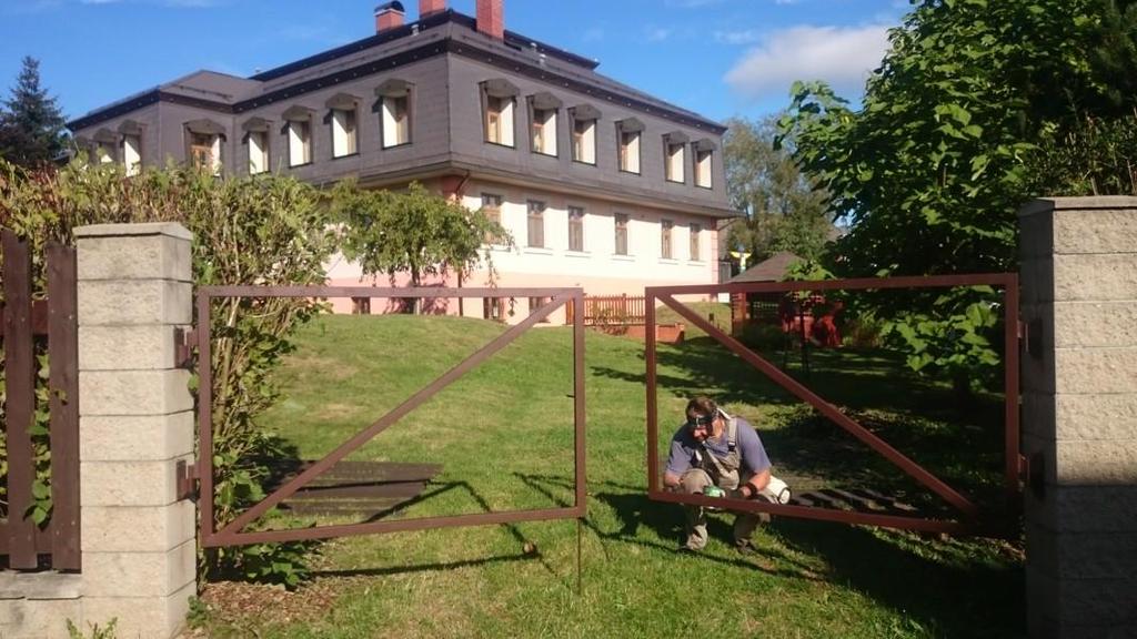 Ve školním roce 2015 2016 byly uskutečněny opravy oprava havarijních
