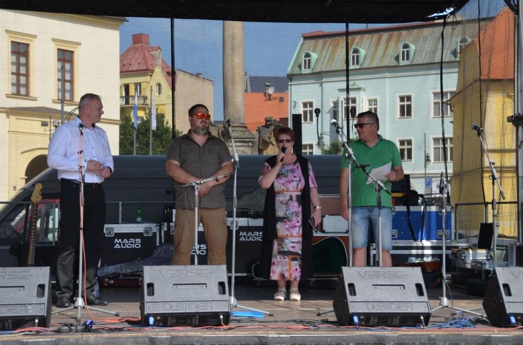 Krušnohorský Regiofest zahájil primátor JUDr. Marek Hrabáč spolu s ředitelkou MAS Ing. Hanou Dufkovou a starostou obce Vrskmaň Bc.