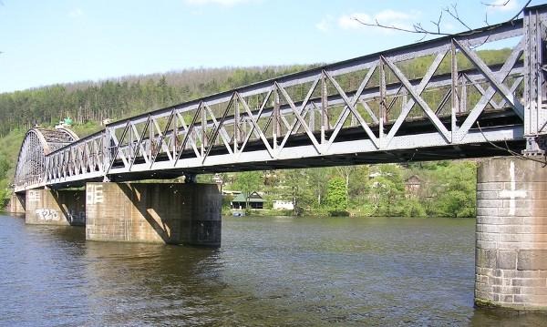 Staticky neurčité příhradové konstrukce Skochovický most přes Vltavu, 897 polí á.
