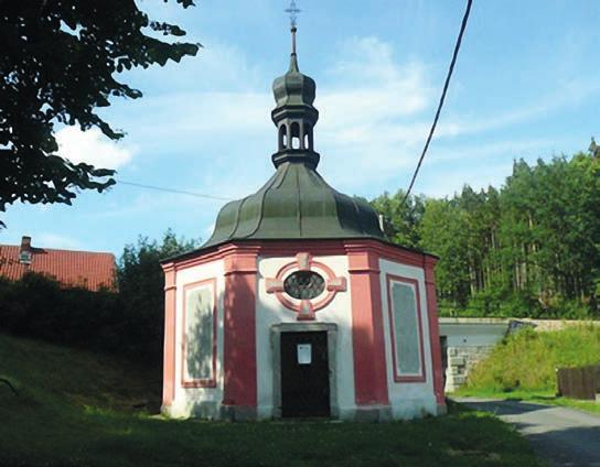 Přestože do Brdských lesů (Vojenský újezd již z části zpřístupněn) je to ještě několik desítek kilometrů, tak i zdejší krajina je plná lesů, rybníků a vesniček.