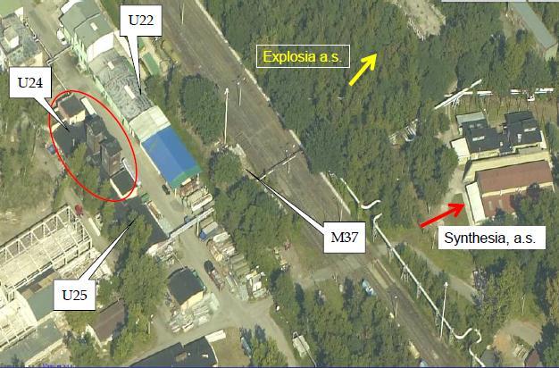 Obrázek 1 Šíření požáru z objektu U24 Na likvidaci se účastnily 2 jednotky HZS Pardubického kraje, 2 jednotky HZS podniků a 10 jednotek SDH obcí, celkově bylo nasazeno 26 automobilových cisteren,