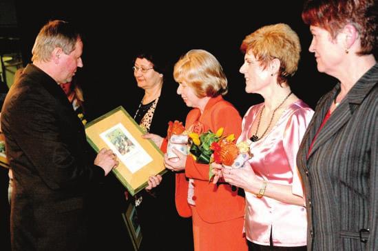 5/2008 4 Ocenění učitelů a žáků při oslavách Dne učitelů v roce 2008 su příležitosti oslav Dne učitelů byli 27. března ve Společenském domě oceněni nejlepší pedagogové, žáci a družstva.