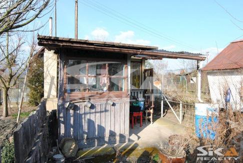 9) Rekreační chata Nabídková cena: 260 000 Kč Lokalita: Louny,