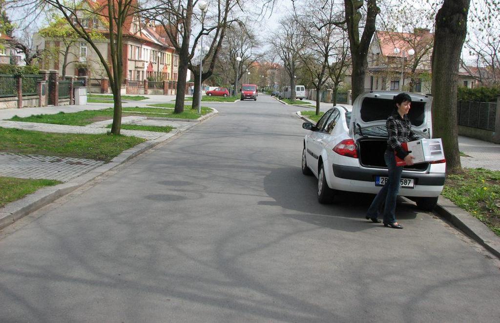 Zastavení je uvedení vozidla do klidu na dobu nezbytně nutnou k neprodlenému nastoupení nebo vystoupení přepravovaných osob nebo k neprodlenému naložení nebo složení nákladu Při zastavení musí vždy