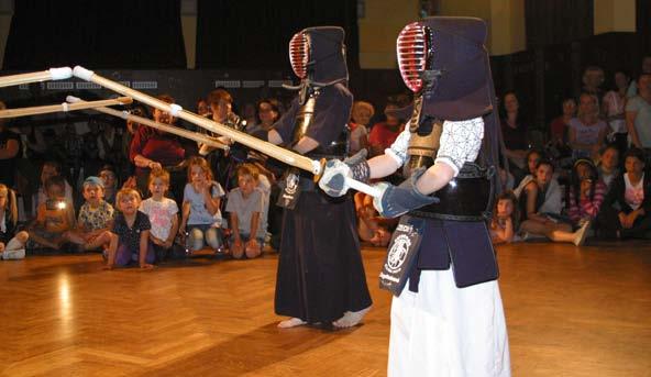 22 SPORT Bílinské kendo na podzimních závodech Během letošního podzimu vyjeli bílinští kendisté zatím na tři turnaje, aby reprezentovali naše město.