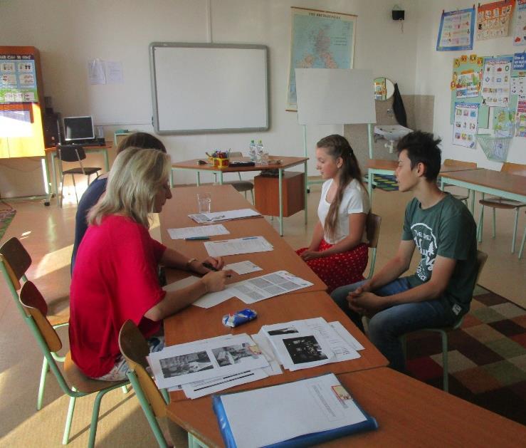 Jazykové zkoušky z anglického jazyka na úrovni A2 a B1 Ve druhé polovině června skládali žáci devátého ročníku zkoušky z anglického jazyka na úrovni A2 a B1 dle Evropského referenčního rámce pro