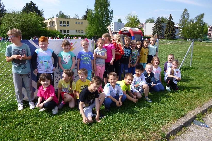 Náš první školní rok Není to tak dávno, kdy jsme poprvé vstoupili do dveří naší školy a třídy.